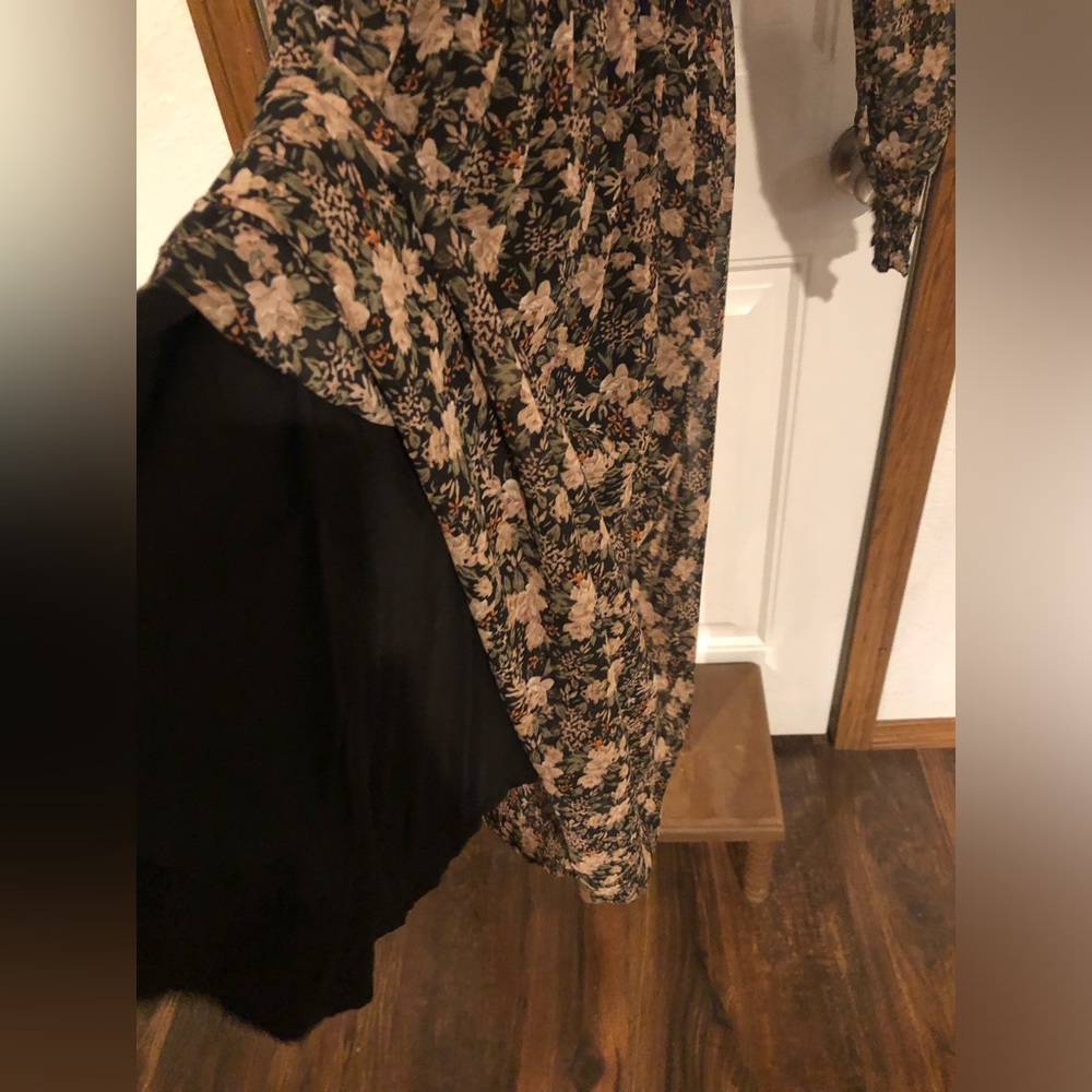 Elegant Floral Long Sleeve Dress - Picture 4 of 6